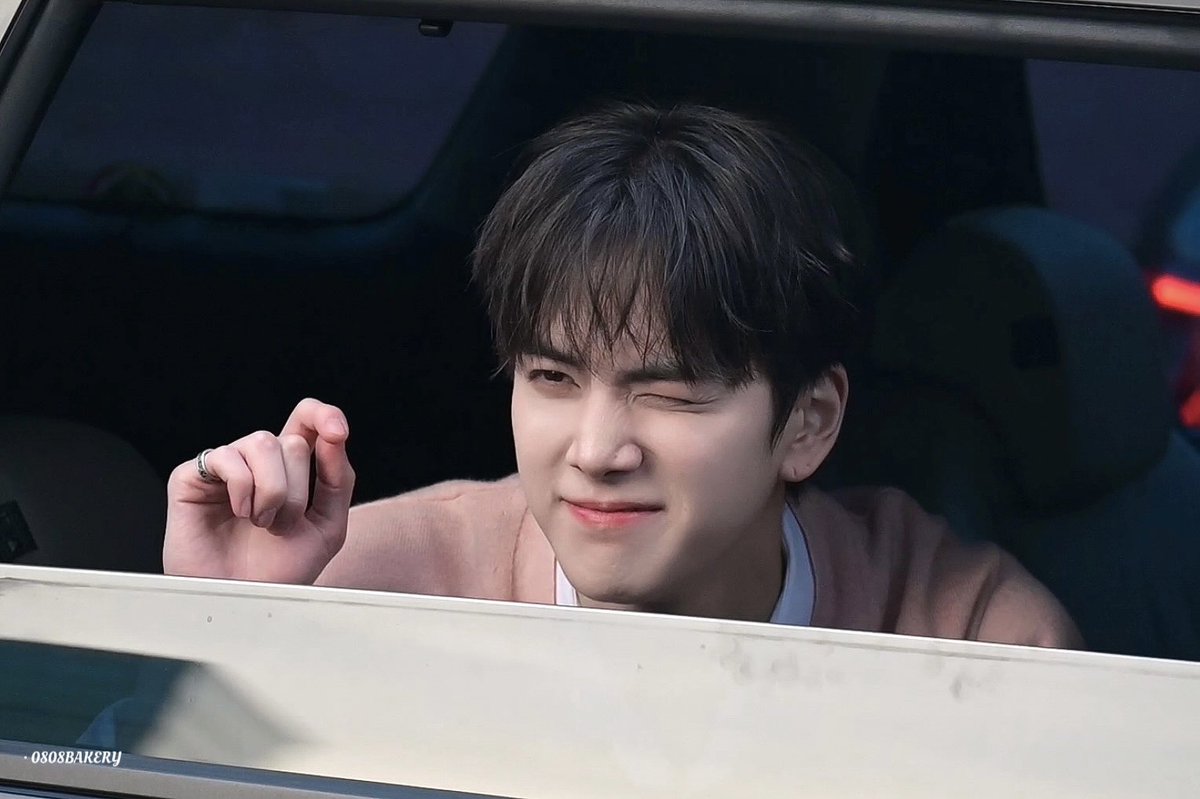 970808bakery's tweet photo. 241109 음중 퇴근
포토타임
#더보이즈 #THEBOYZ #영훈 #YOUNGHOON https://t.co/hRiTen9cbT
