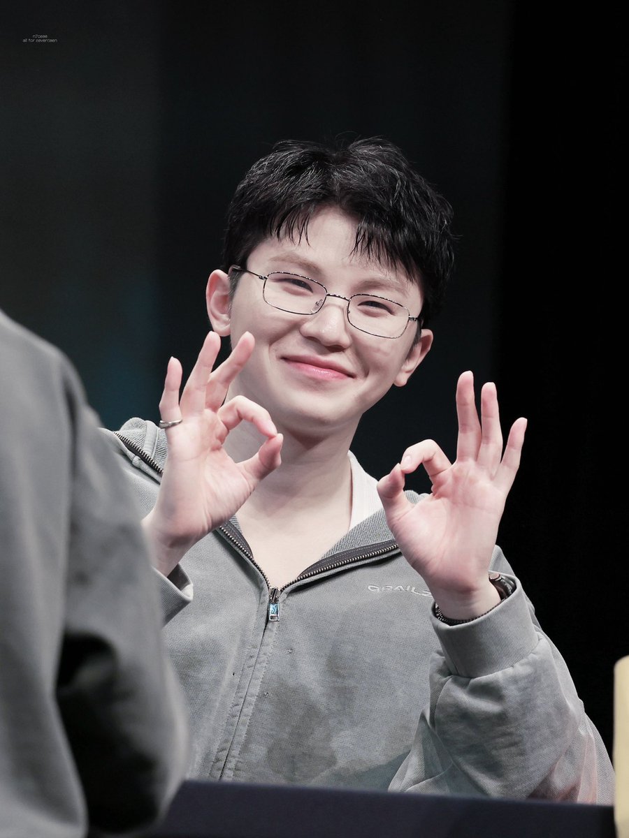 241016 Yes24

yes～okay～

#우지 #세븐틴 #ウジ 
#WOOZI #SEVENTEEN