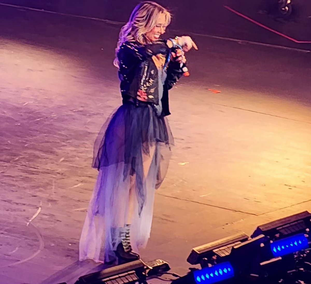 syriacus's tweet photo. #Fey #FeyHitsTour 2024 8 de Nov #AuditorioNacional #CDMX #México Gerghard Milenkov #Amo #BailandoPorTi #ThePerfectSong #AzúcarAmargo  una noche de hits y de adrenalina. @officialfey  @AuditorioMx https://t.co/hLxG5VTQ4l