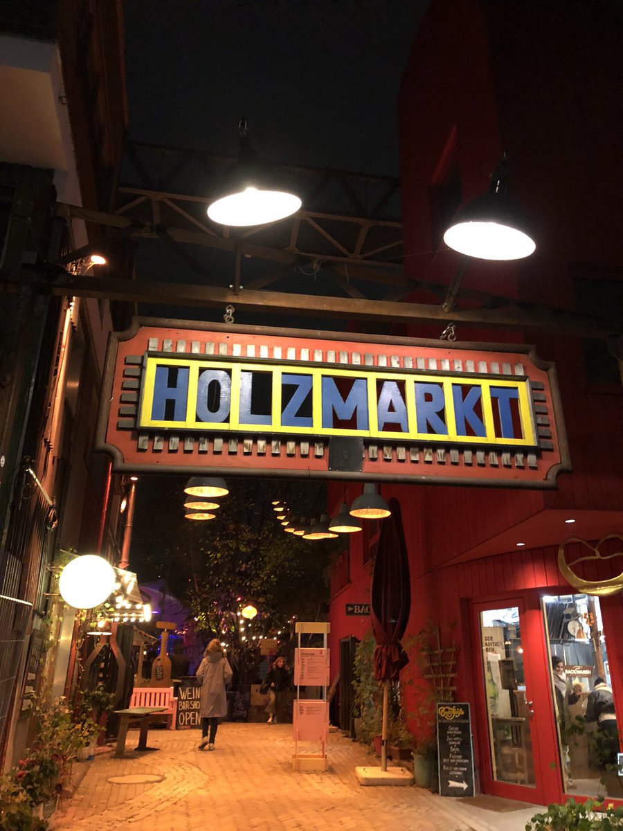 mari_nv_dr's tweet image. ⚛️🎹Towards a quantum piano.

Last night’s live performance, a collaboration between the experimental composer Thomas Tichai and quantum electronics research, showcased interesting harmony, melody and timbre derived from quantum principles.

#BerlinScienceWeek