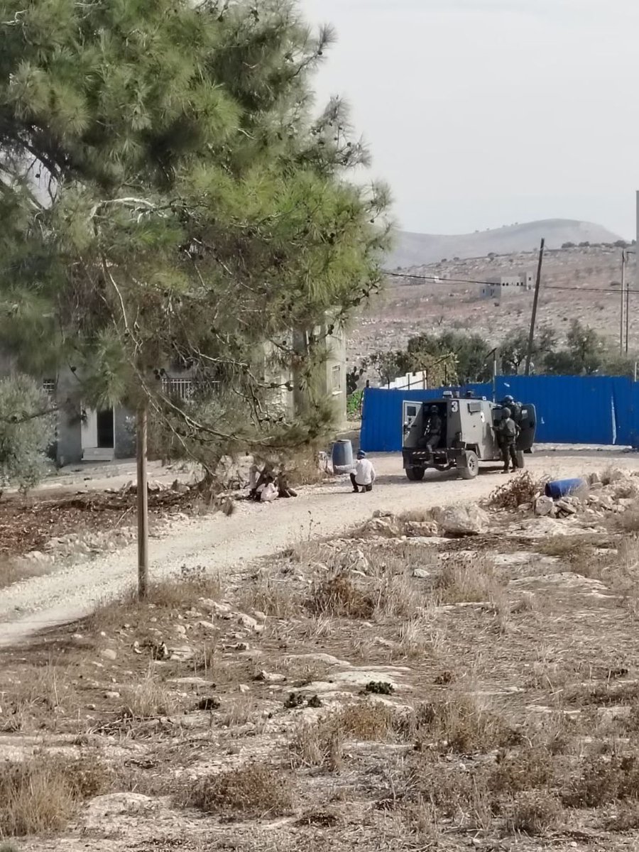 عاجل| جيش الاحتلال الإسرائيلي يتخذ من عائلة فلسطينية درعاً بشريا في محيط المنزل المحاصر بـ #طوباس.

#قطاع_غزة #لبنان #طوفان‌_الأقصى