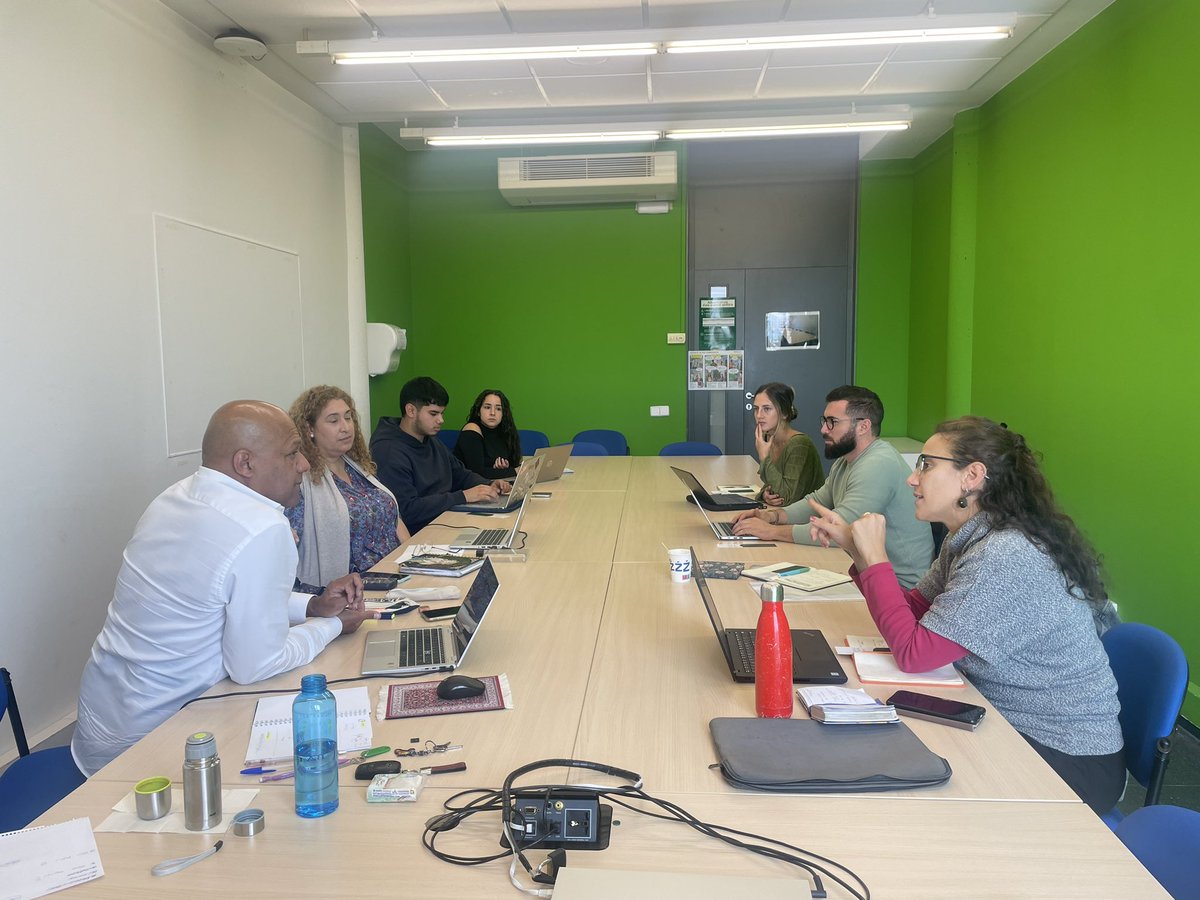 El Grupo PAFIU hemos pasado el día trabajando a tope! Sesiones grupales, proyectos con estudiantes de TFG…un curso 24-25 interesante!