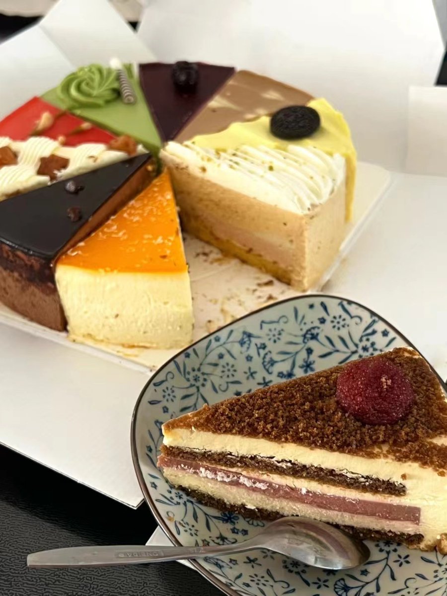 minsl666's tweet photo. 下午茶当晚饭炫咯
#广州 ＃猫 https://t.co/v7yP9OOEFO
