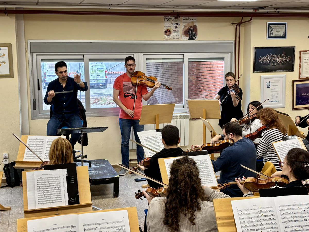 OSCG_Getafe's tweet photo. Esta mañana nos acompañan en el ensayo los solistas Luminita Nenita (violín) y Joaquín Arias (viola) quienes han trabajado con el maestro @carlosdiezmusic la “Sinfonía concertante para violín, viola y orquesta Lv. 364 de W. A. Mozart.

🎟 https://t.co/b75yfjTlOF https://t.co/mAeotZxINF