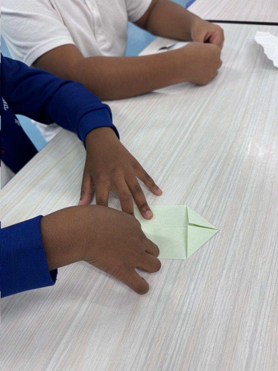 TheDownsPrimary's tweet photo. We made lovely colourful boats 🛶 at Origami club. https://t.co/tWhbeX21MX