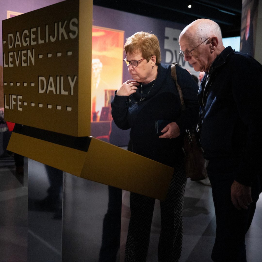 Nationaal Monument Kamp Amersfoort (NMKA) (@kamp_amersfoort) on Twitter photo Nog twee maanden is de wisseltentoonstelling #Gedwongen, een samenwerking met @Comite4en5mei, te zien bij <a href="/Kamp_Amersfoort/">Nationaal Monument Kamp Amersfoort (NMKA)</a>.
Kom langs en leer meer over de Arbeitseinsatz en het verhaal van de dwangarbeiders dat decennialang onderbelicht is gebleven.
#herinnerenbezinnenleren Nog twee maanden is de wisseltentoonstelling #Gedwongen, een samenwerking met @Comite4en5mei, te zien bij <a href="/Kamp_Amersfoort/">Nationaal Monument Kamp Amersfoort (NMKA)</a>.
Kom langs en leer meer over de Arbeitseinsatz en het verhaal van de dwangarbeiders dat decennialang onderbelicht is gebleven.
#herinnerenbezinnenleren