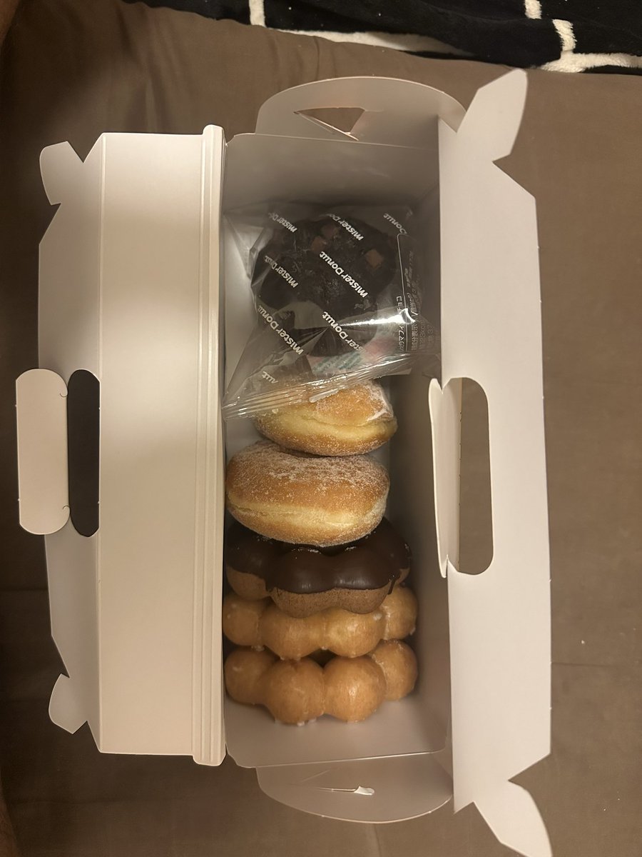 yfifgdjh's tweet photo. ミスド🍩行ってｷﾀ━(ﾟ∀ﾟ)━! https://t.co/gZjBwM1c0T