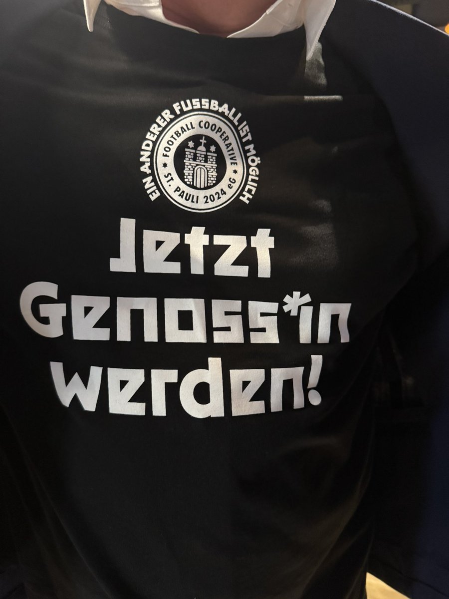 Mit der Genossenschaftsidee geht der <a href="/fcstpauli/">FC St. Pauli</a> eine tolle Alternative zur Ausgliederung, die auf Zusammenhalt und Teilhabe setzt. 

Danke für die Einladung zur Eröffnung! Sehr gerne werden wir Anteile zeichnen. So, wie auch beim <a href="/s04/">FC Schalke 04</a>. <a href="/brinkertlueck/">brinkertlück</a>