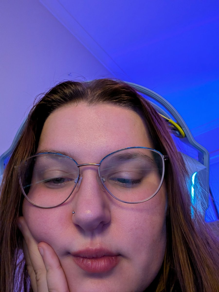 ellaerytv's tweet photo. I've been sick for over a week and decided to torture myself more with alien isolation 👍👍👍

https://t.co/TUWLLu7iBI https://t.co/RiKojc3mAQ