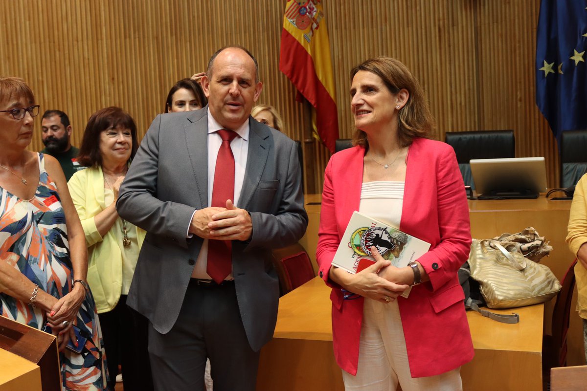 JLAceves's tweet photo. El BOE publica hoy: 

📌Ley 4/2024, de 8 de noviembre, básica de agentes forestales y medioamb.

https://t.co/K3heAgUtTY

📌Ley 5/2024, de 8 de noviembre, básica de bomberos forestales

https://t.co/lyNGs1N1v4

¡Inmensamente feliz!

Enhorabuena compañer@s 

Gracias @Teresaribera https://t.co/oK6DASE6Hh