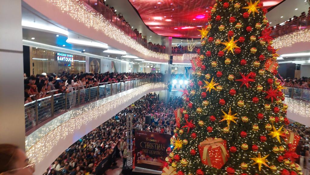 OfficialKpex's tweet photo. Apaccadami pala ng JARFYANG! Alam niyo ba yun?

#CityOfFirsts #AranetaCity #GatewayMall2 #DiscoverTheNewGateway #ChristmasBlissAtAranetaCity #FyangAtGatewayMall2
#JarrenAtGateawayMall2 https://t.co/Eyl7qKsDoN