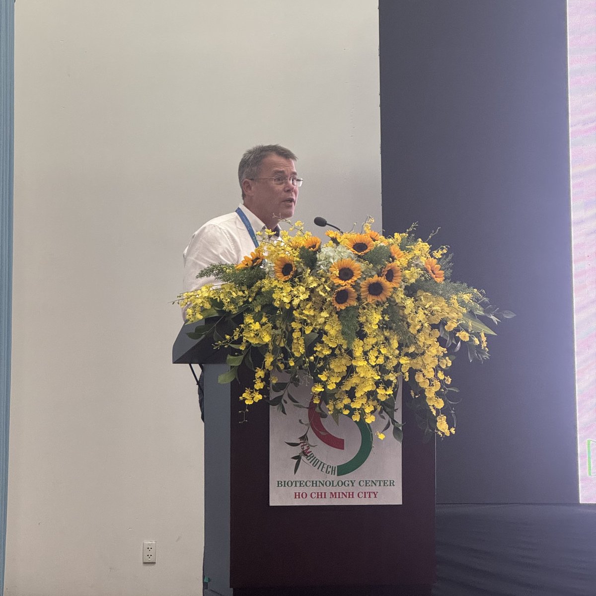 Prof. Mark Stevens from the <a href="/roslininstitute/">The Roslin Institute</a> discusses the prospects for vaccine-mediated control of campylobacter in poultry, focusing on potential strategies for controlling this significant poultry pathogen!  

#IVVN2024 #VaccinesForPoultry