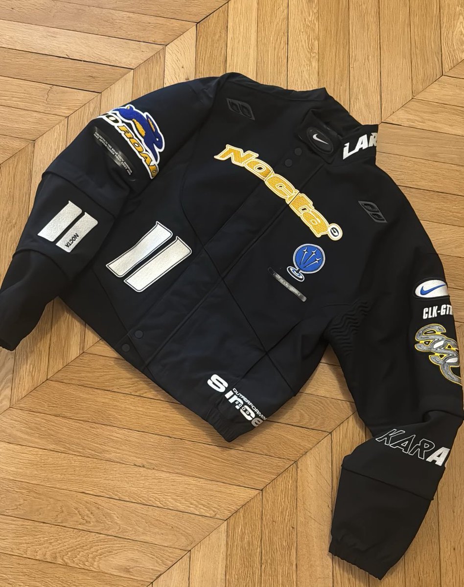 AstroMagazine_'s tweet photo. 🚨La racing jacket entre Nike Nocta et L’art De L’automobile pourrait sortir dans une prochaine collaboration !

Du moins c’est ce que laisse penser le compte de L’art 👀 https://t.co/GMB9OdSgoq