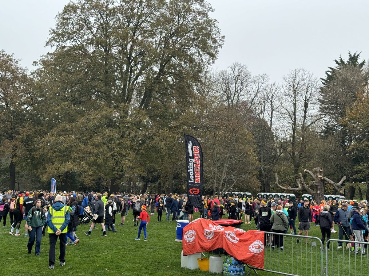 DrBenJohns's tweet image. Great to see @buteparkcardiff so busy with runners and supporters for #MoRun #MoRunCardiff 🌳🏃🏻‍♂️💨

Good opportunity for some bicycle patrols around #ButePark and #Cardiff City Centre this morning 🚲👮‍♂️

#5K #10K #HalfMarathon