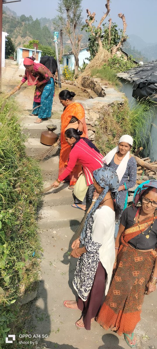 ReapSult's tweet photo. आज सहकारिता कार्यालय व ग्राम पंचायतों में समूह सदस्यों द्वारा राज्य स्थापना दिवस के अवसर पर स्वच्छता अभियान चलाया। https://t.co/ZV5yXBsJeS