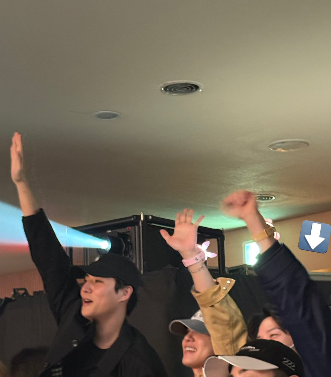 bestsong_yk's tweet photo. 아진짜 왤케웃기지 형님이 너무 조은 철부지남동생들같음 ㄹㅈㄷ팔불출이셔들... https://t.co/DZODoS2VNL
