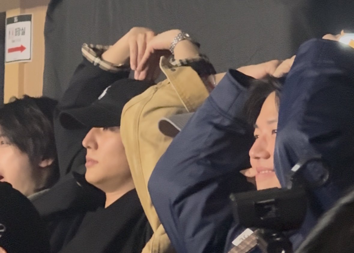 bestsong_yk's tweet photo. 아진짜 왤케웃기지 형님이 너무 조은 철부지남동생들같음 ㄹㅈㄷ팔불출이셔들... https://t.co/DZODoS2VNL