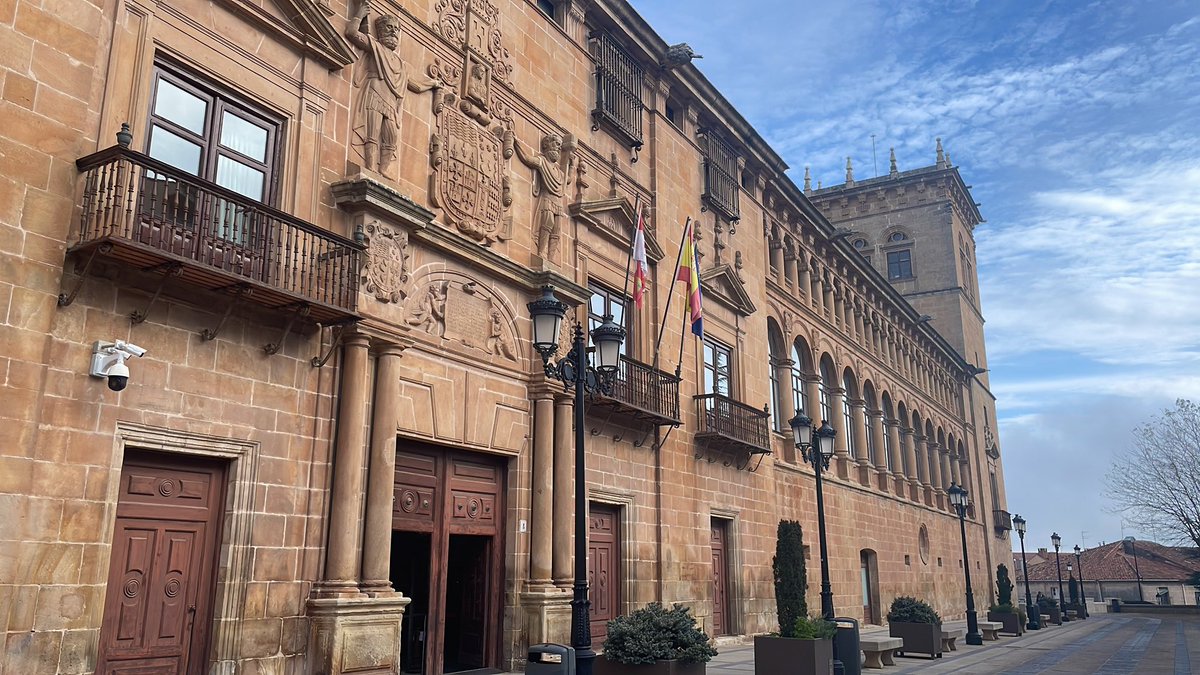 Muchas gracias a <a href="/Abogacia_CyL/">CACYL</a> , al #IcaSoria y a <a href="/mamel1964/">Jesus Manuel Rodriguez 🇪🇸</a> por invitarme a participar en sus jornadas de formación para la atención de #victimas de #violencia sexuales junto a mi compañero <a href="/antoniojm/">Antonio J. Muñoz 🇪🇸</a>