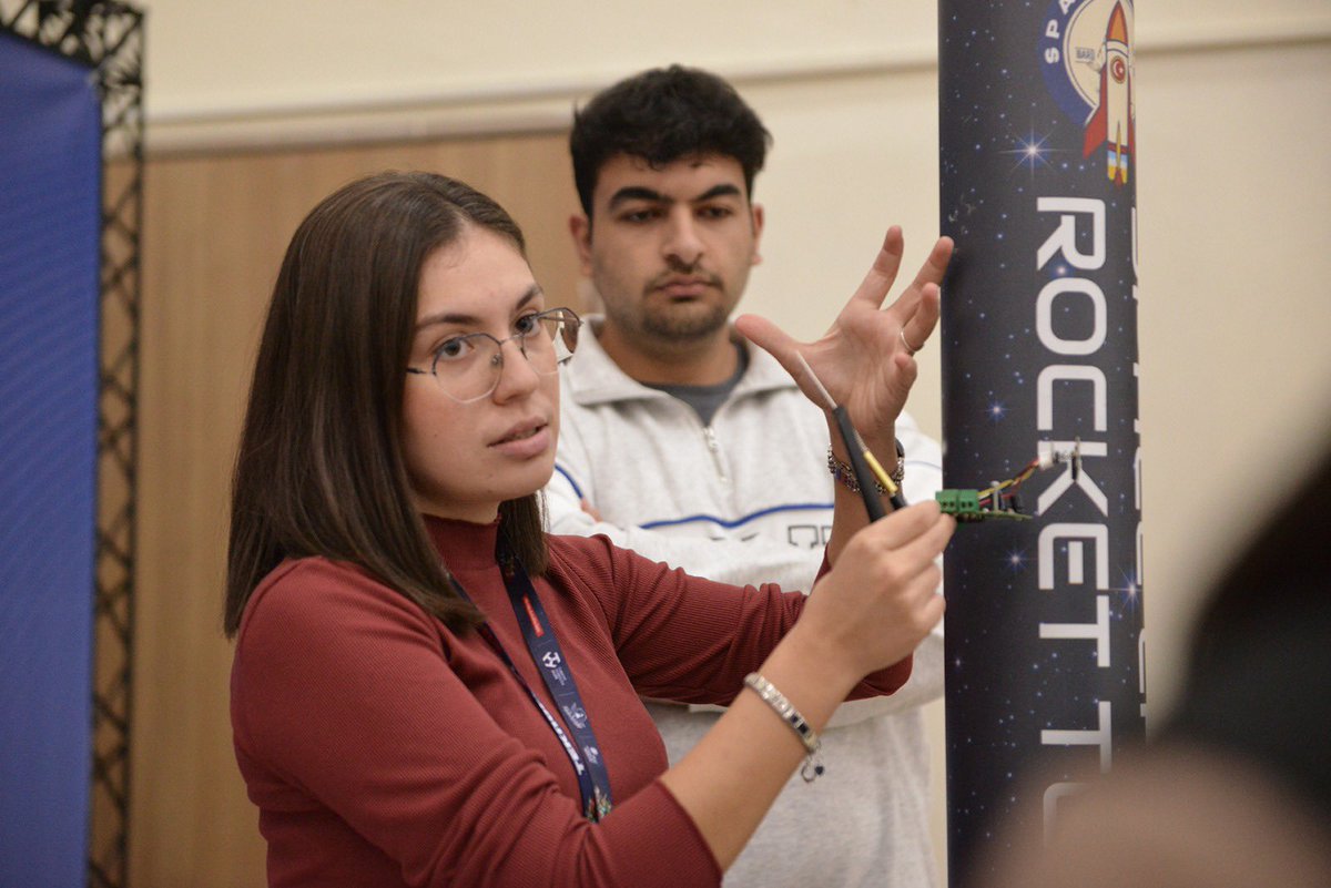 Mezuniyetimden önce ekibimle son Ar-Ge 🚀🚀
Organizasyonda emeği geçen başta Rektör Hocamız Sayın <a href="/uzun_orhan/">ORHAN UZUN</a> olmak üzere tüm BARÜ ailesine ve bizleri destekleyen herkese teşekkür ederiz 🙌🏻
Biz kimseye değil gökyüzüne bakarız 🚀🚀
#teambühuk 
 @Buhukbartinuni <a href="/spacecamelroket/">Space Camel Roket Takımı</a>