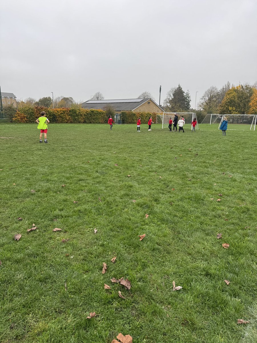 MissByrneCTS's tweet photo. And finally, yesterday we had our inter-house basketball and football competition. The Y5 and Y6 children teamed up together to come together for their houses! What a first week back!😮‍💨 Onto the next!💪
@MrLittleboyCTS @MrsMalhotraCTS #CTSPE @CTS_Watford https://t.co/xTLT8lBCC4