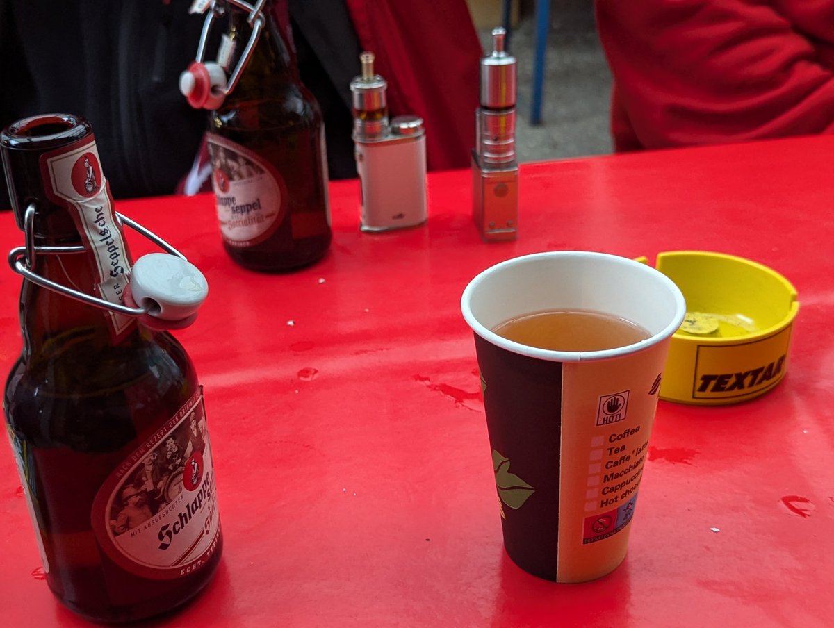 marneck17's tweet photo. #OFCGSV
Nachspiel bei Elke
Der heiße Äppler wärmt immer noch
Der heiße Slivo (nicht im Bild) auch
Das war heute der Test für Hessisch Sibirien nächste Woche ❤️🤍
#AlleInKurzerHose #nurderOFC https://t.co/tzd0eSKjGQ