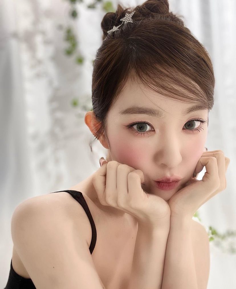 picsofirene's tweet photo. my favorite girl in the world 🖤 https://t.co/aaMdKWU8zC