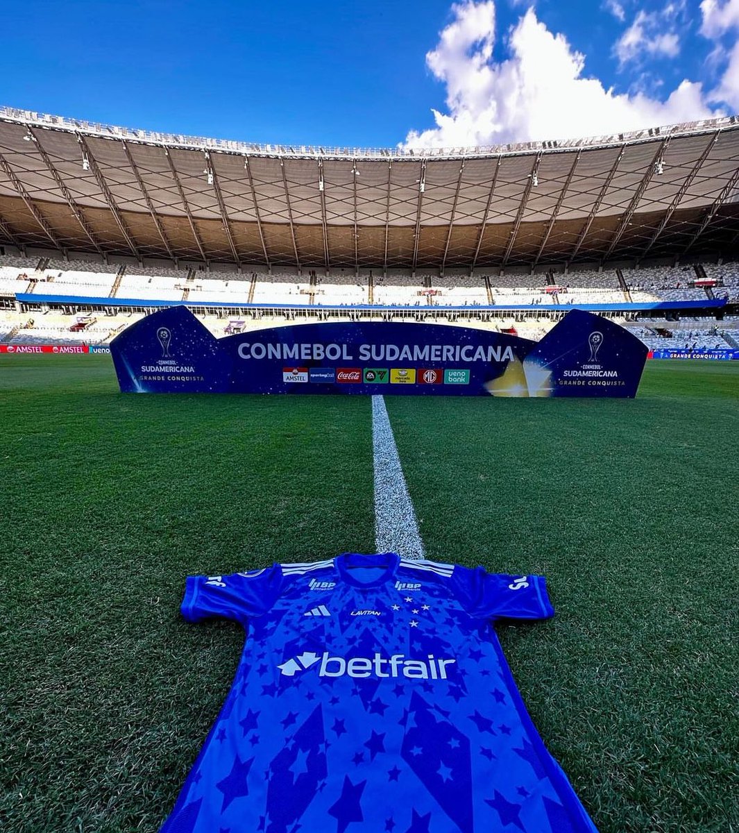 ⚠️🇧🇷 Cruzeiro comunicó que VENDIÓ TAN SOLO 5 MIL ENTRADAS para la Final de la Copa Sudamericana hasta hoy, a DOS SEMANAS del partido. 

‼️ Incluso, el club brasileño sacó a la venta tickets para NO SOCIOS y están enojados porque los hinchas de RACING los están comprando.