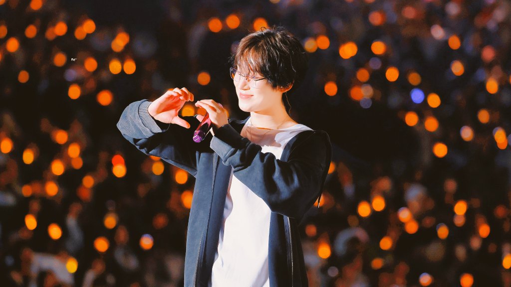 myrulebreakers's tweet image. kim sunoo stood up in the middle of the crowd

#ENHYPEN #SUNOO