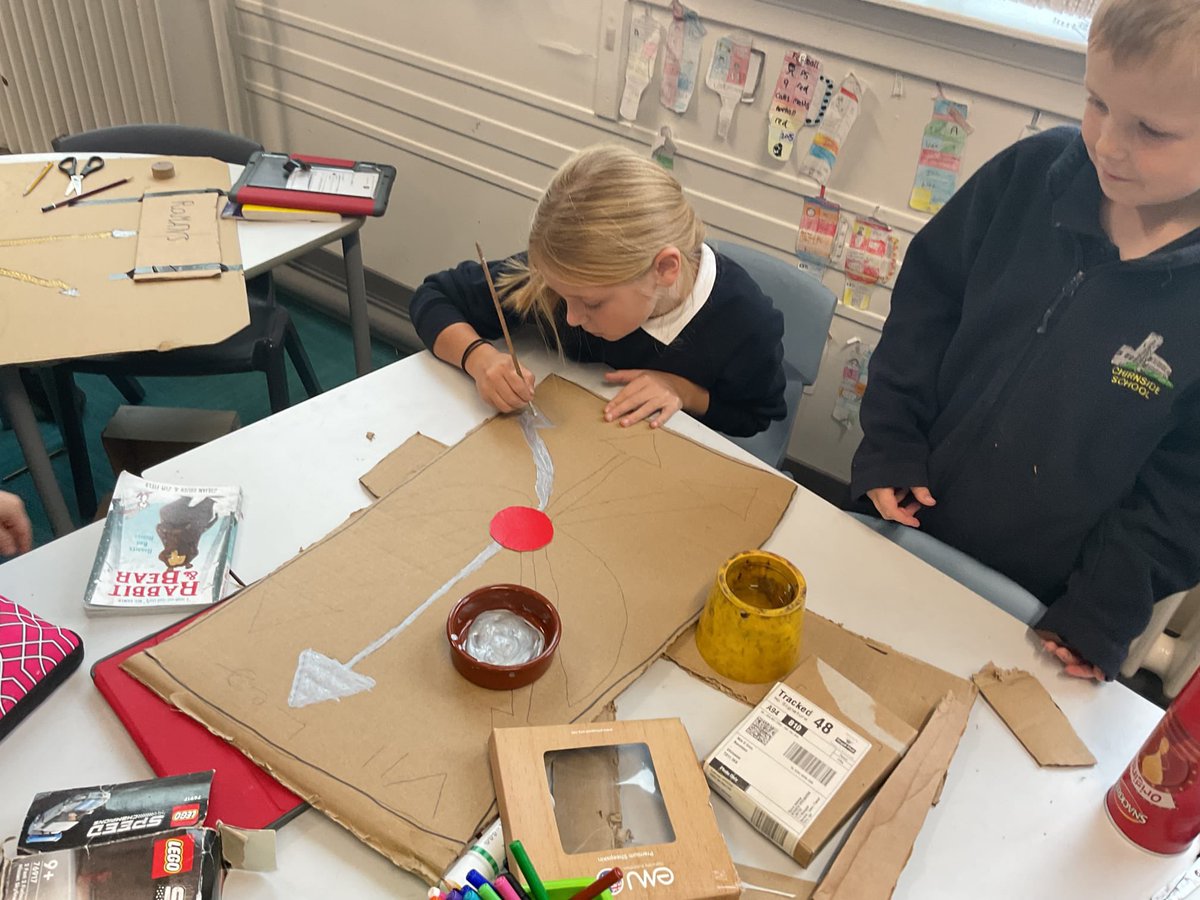 P5 has been designing and creating their very own roman shields. They discussed the advantages and disadvantages of using a shield like this in battle. 
We look forward to seeing the finished results next week!