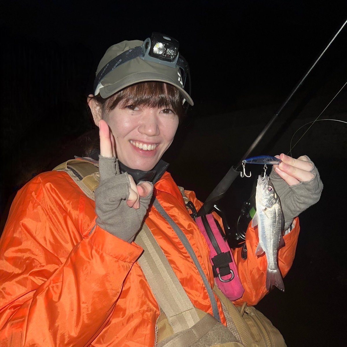 #つり 

隣で彼が70アップのシーバスを
釣りまくっていた日

私はチーバス1匹でした🎣

小さくても釣れて嬉しかった😊