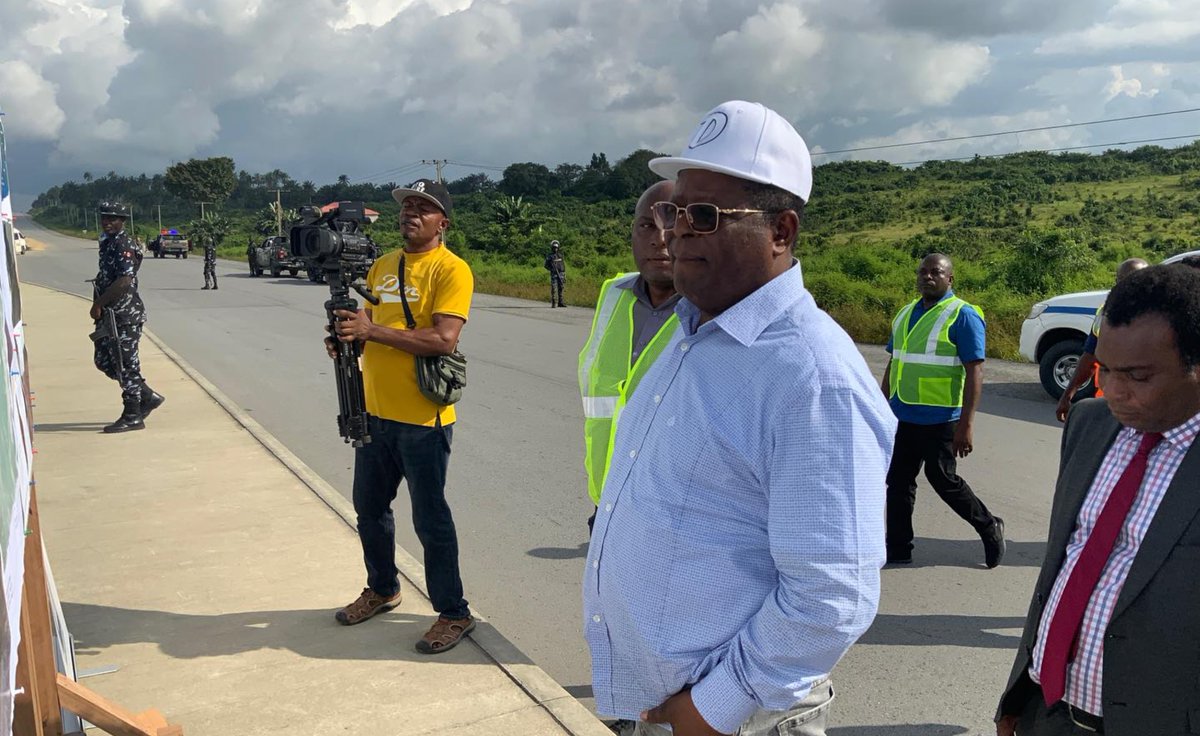 ayemojubar's tweet photo. "All federal roads will be motorable before Christmas" - Dave Umahi.

What figure of speech is this?