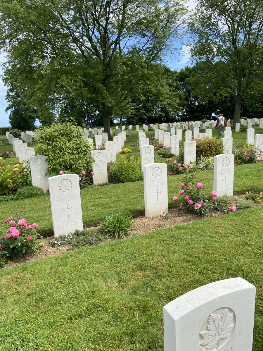 RalphGoodale's tweet photo. Britain commemorates its War Dead every yr on the Sunday closest to Nov11th (tomorrow), while Canada always observes Nov11th on that actual day (Mon). So at Canada House in London, we’re presenting 2-days of Remembrance, back-to-back. Many thnx to BGen Dwayne Parsons &amp; his staff. https://t.co/ynDWHs4e1H