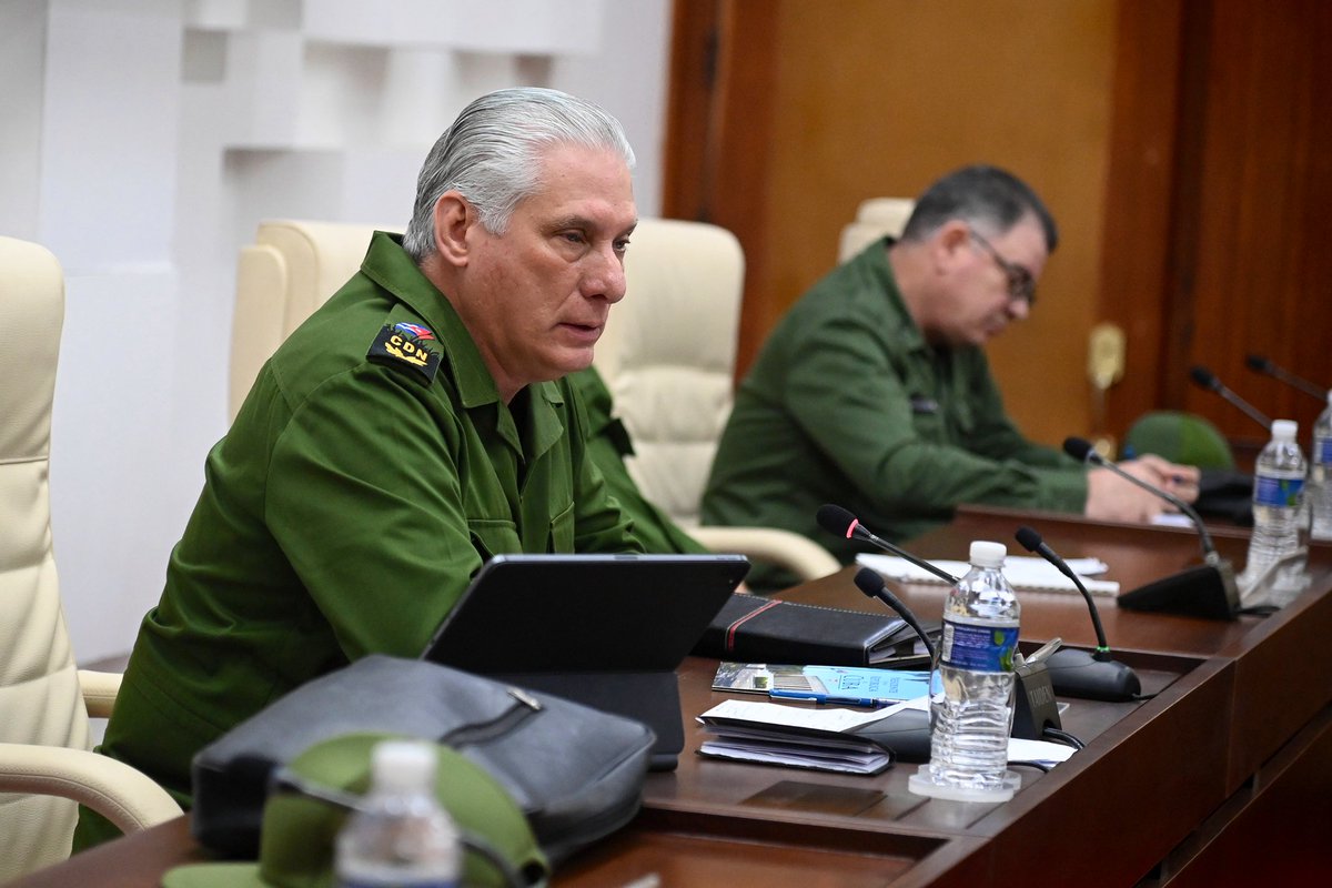 PresidenciaCuba's tweet photo. 🇨🇺| Temprano este sábado el Presidente @DiazCanelB encabezó una nueva reunión del Consejo de Defensa Nacional para evaluar las acciones de recuperación en provincias afectadas por el huracán Rafael.

Los temas más complejos son el servicio de electricidad y el abasto de agua. https://t.co/m5YL5oe1dz