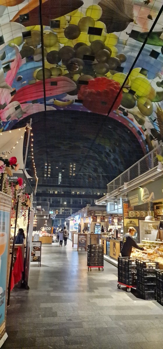 GeijtjeA's tweet photo. #November_kiek #Marktkraam @Tpzijl
Net niet, de Markthal ๐ https://t.co/CcwIO8GJwi
