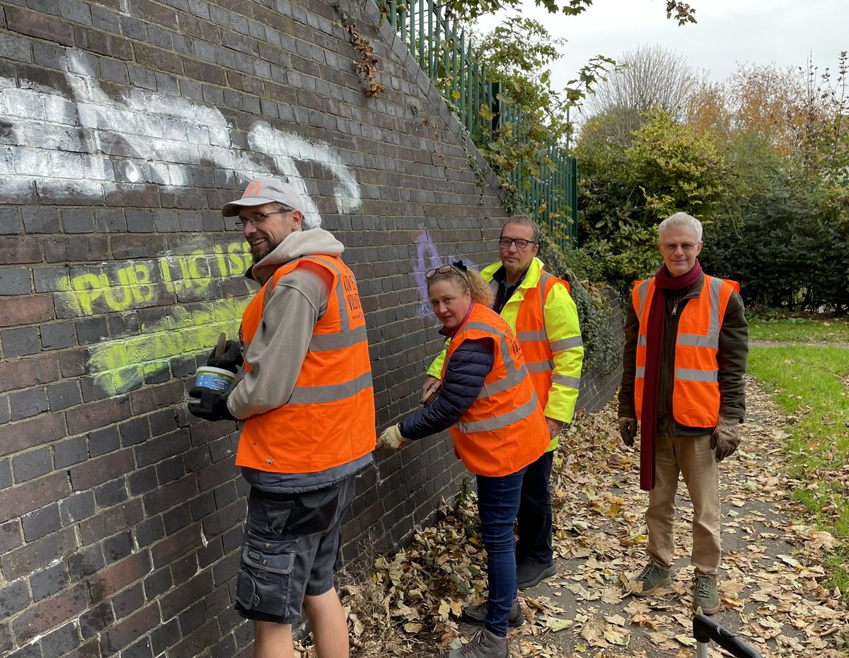 Met the brilliant Maidenhead Town Team volunteers tackling a spate of graffiti on the A308. Many thanks for all their effort and expertise in knowing how to do the job. Also thanks to the council’s Town Centre Manager for supporting them. <a href="/MaidenheadToday/">MaidenheadToday</a> <a href="/MaidenheadLocal/">Maidenhead Town</a>
