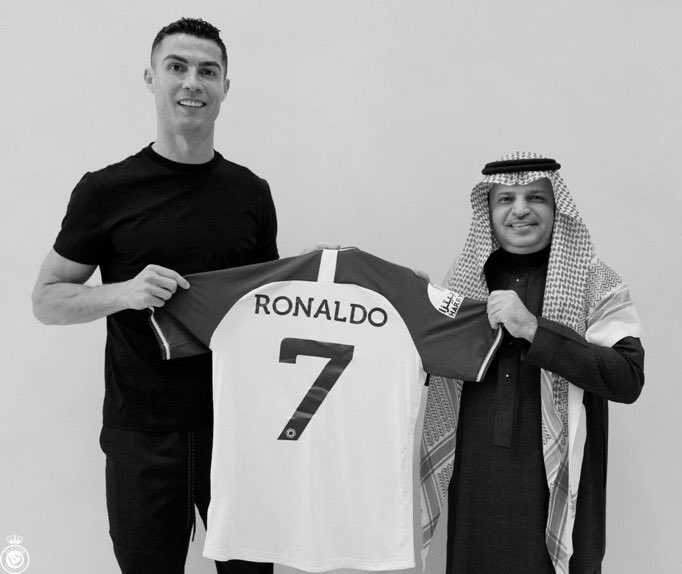 Ronaldoarchiv's tweet photo. لم يقتلني ، لكن جزءًا مني مات في ذلك اليوم https://t.co/JAykClgDEy