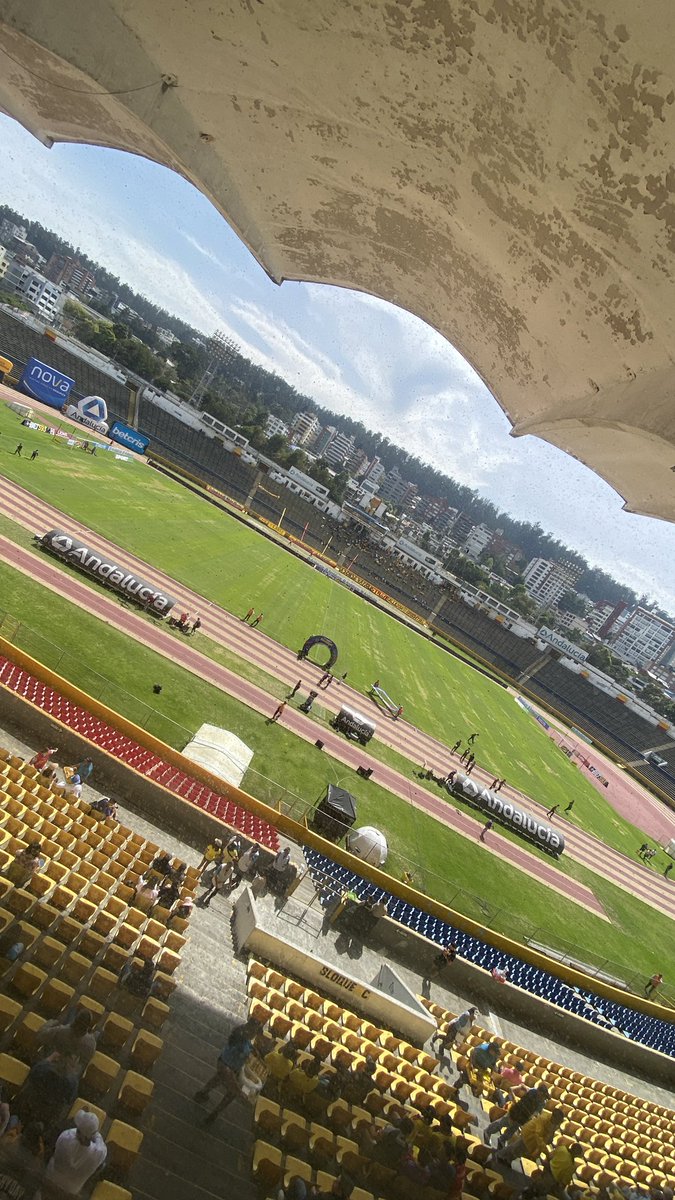 domingovalencia's tweet photo. Se viene el @UCatolicaEC ante @Aucas45 por @LaRed_Ecuador junto a @reijournalist y @leonduranm 

Jornada a puro ☀️ en el Atahualpa https://t.co/XanIuCjecQ