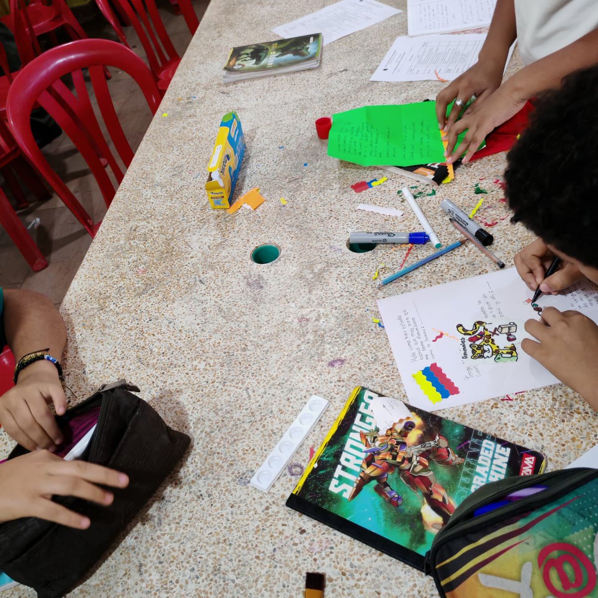 davidbarroson's tweet photo. Actividad: Cartas sin fronteras - puentes de amistad para estudiantes de #Chile #Argentina #Uruguay #Ecuador #Perú para mis compañeros embajadores @escuelaplus @fundacionleowerthein https://t.co/ZaOnLfYvVD