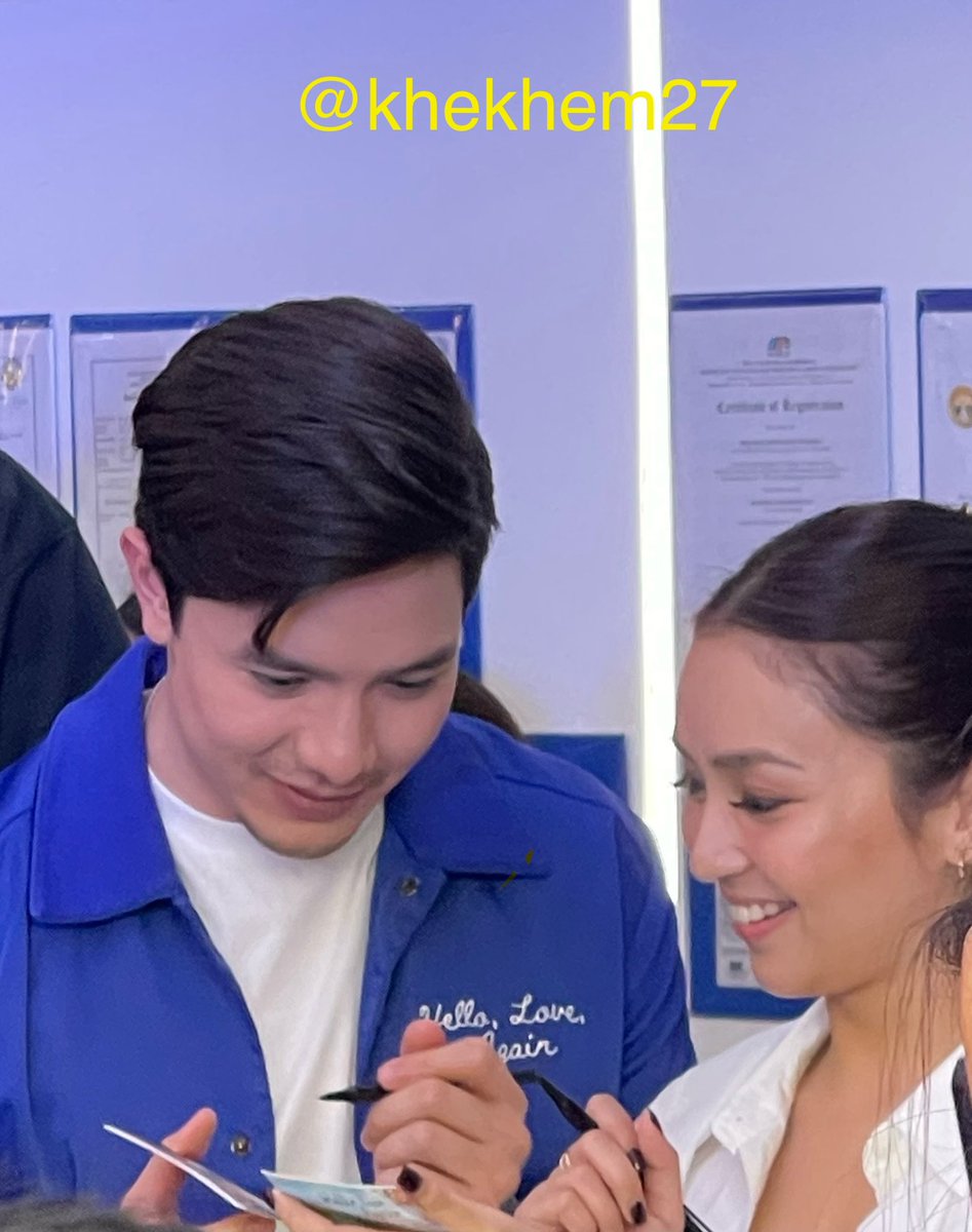 Ticket Selling @ SM Jmall 

<a href="/aldenrichards02/">Alden Richards</a> <a href="/bernardokath/">KATH 🐘</a> ❤️😘

#HelloLoveTour #HelloLoveAgain