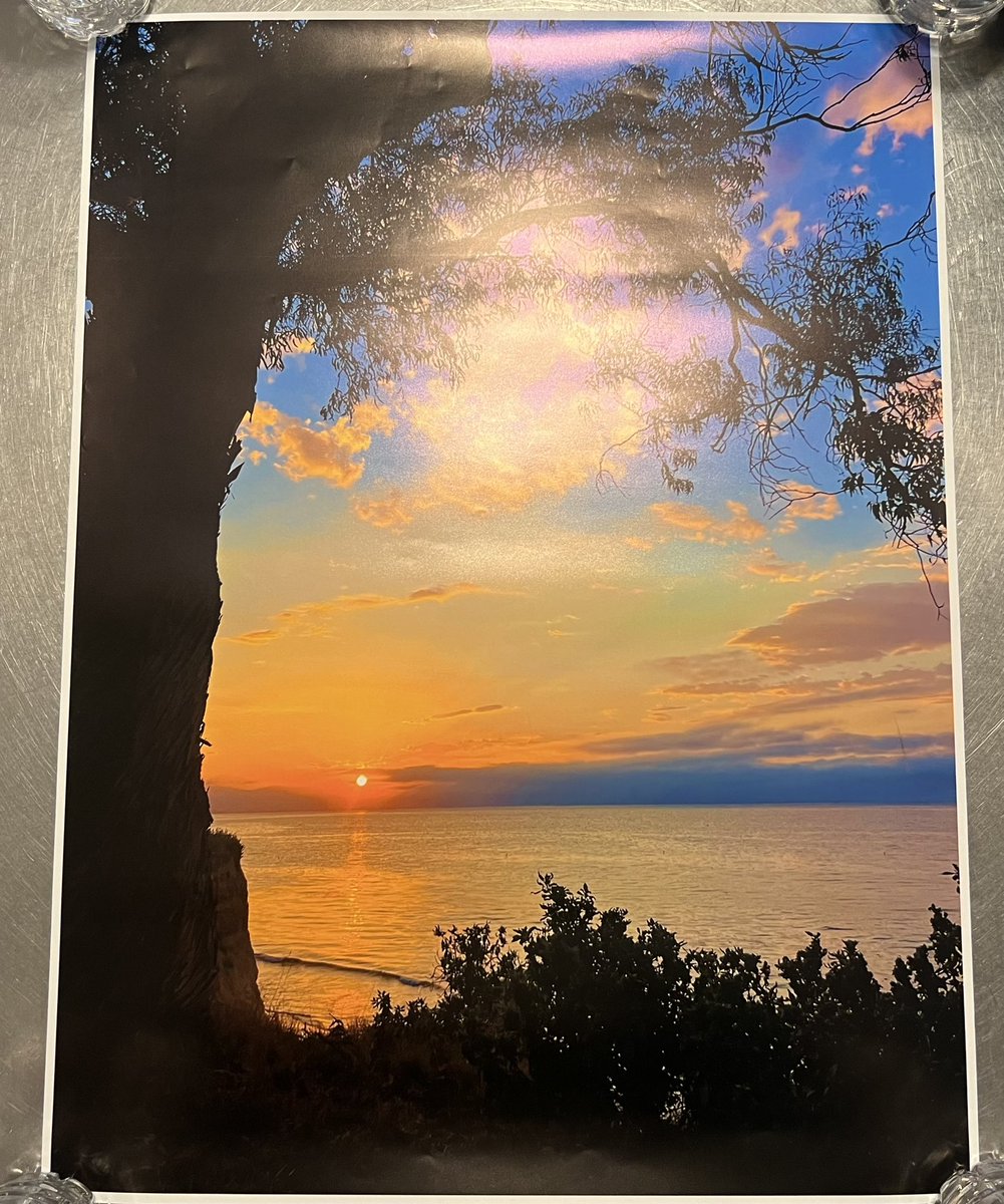 amie_zamudio's tweet photo. A formerly homeless senior veteran friend of mine printed a few of my sunrise photos &amp; sent them to me while I recuperate in bed. Homeless people are the kindest &amp; most caring people I have ever had the privilege of knowing. 

#veteransdayweekend
#VeteransDay https://t.co/xuAs7SssiY