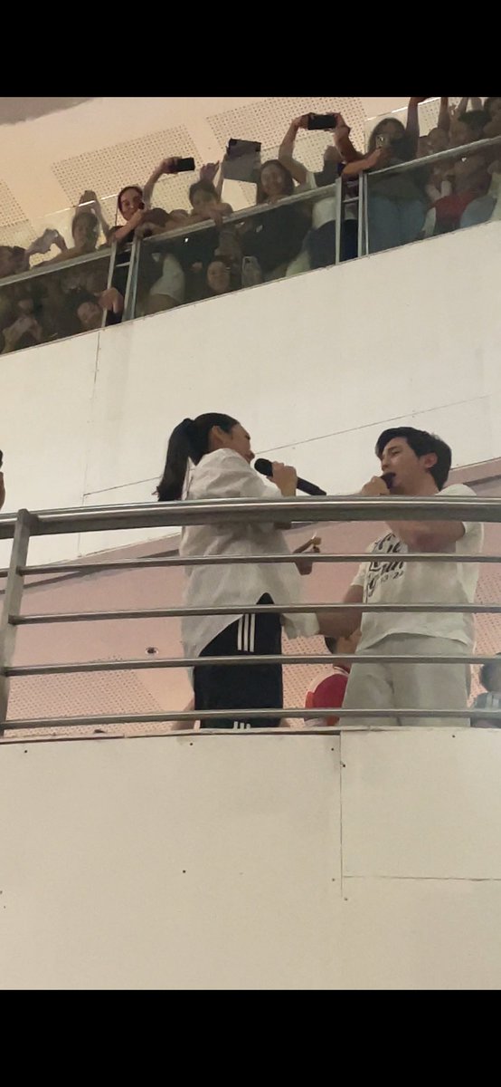 KCMB2010's tweet photo. My Palagi!๐ฅฐ๐ญ #KathDen #HELLOAgainCebu #HELLOAgainTour #HelloLoveAgain #KathrynBernardo #AldenRichards https://t.co/p8AU1xqUP9