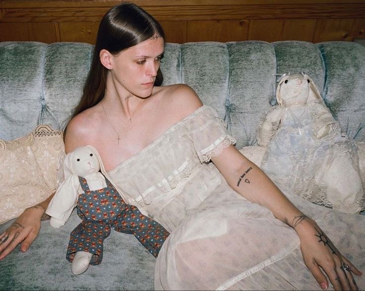 Ethel Cain stuns in new Tumblr Rant... The Polyester Podcast weighs in on superiority complexes on the internet  - rb.gy/c5ckre