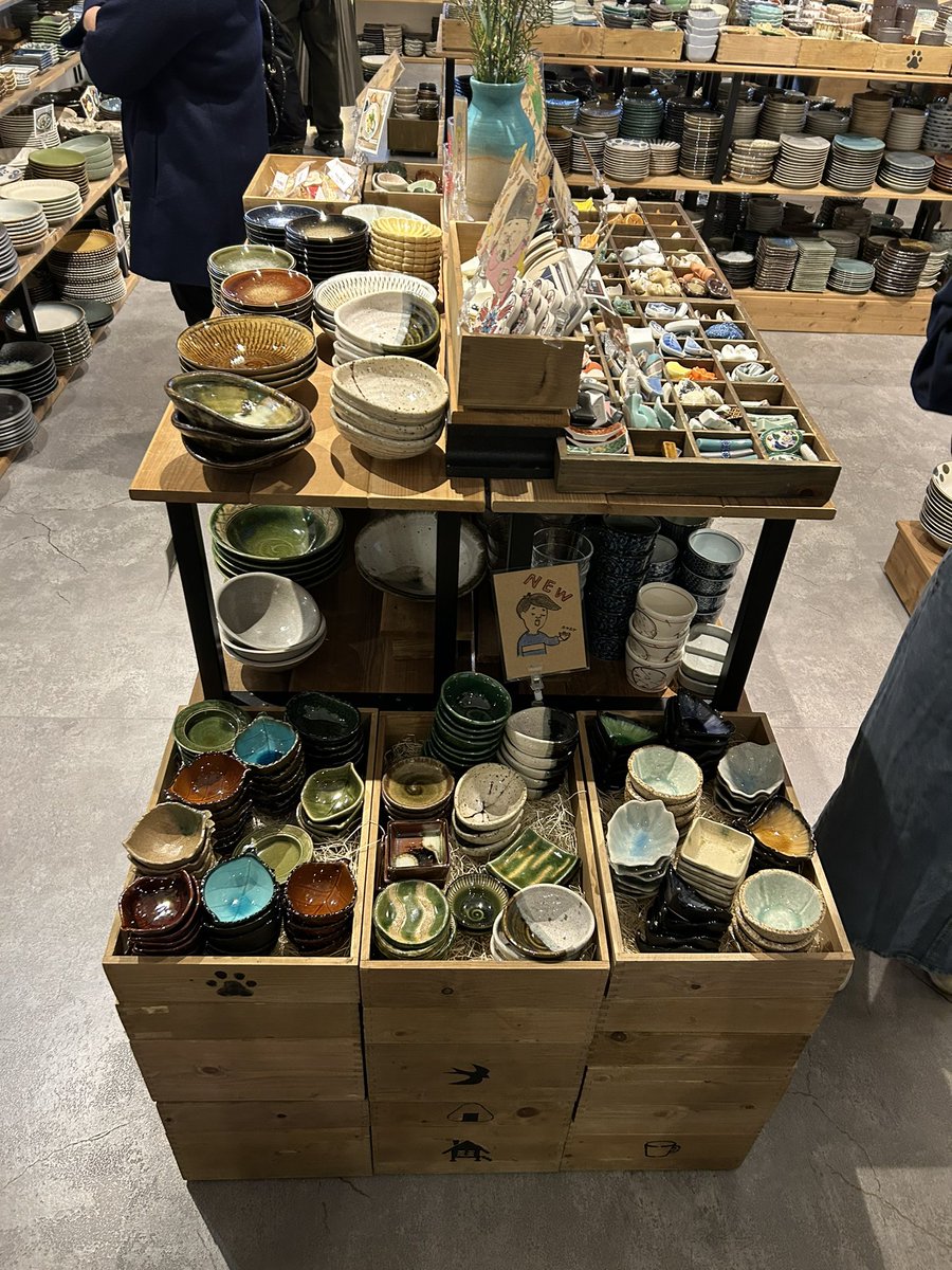 otaeko_'s tweet photo. 東京にある食器屋さん、お手頃価格で(200円台から売ってた)全部可愛くてトキメキが止まらなかった...
かわいい食器に出会えて自炊も頑張れそう https://t.co/MjDdtnp9eD