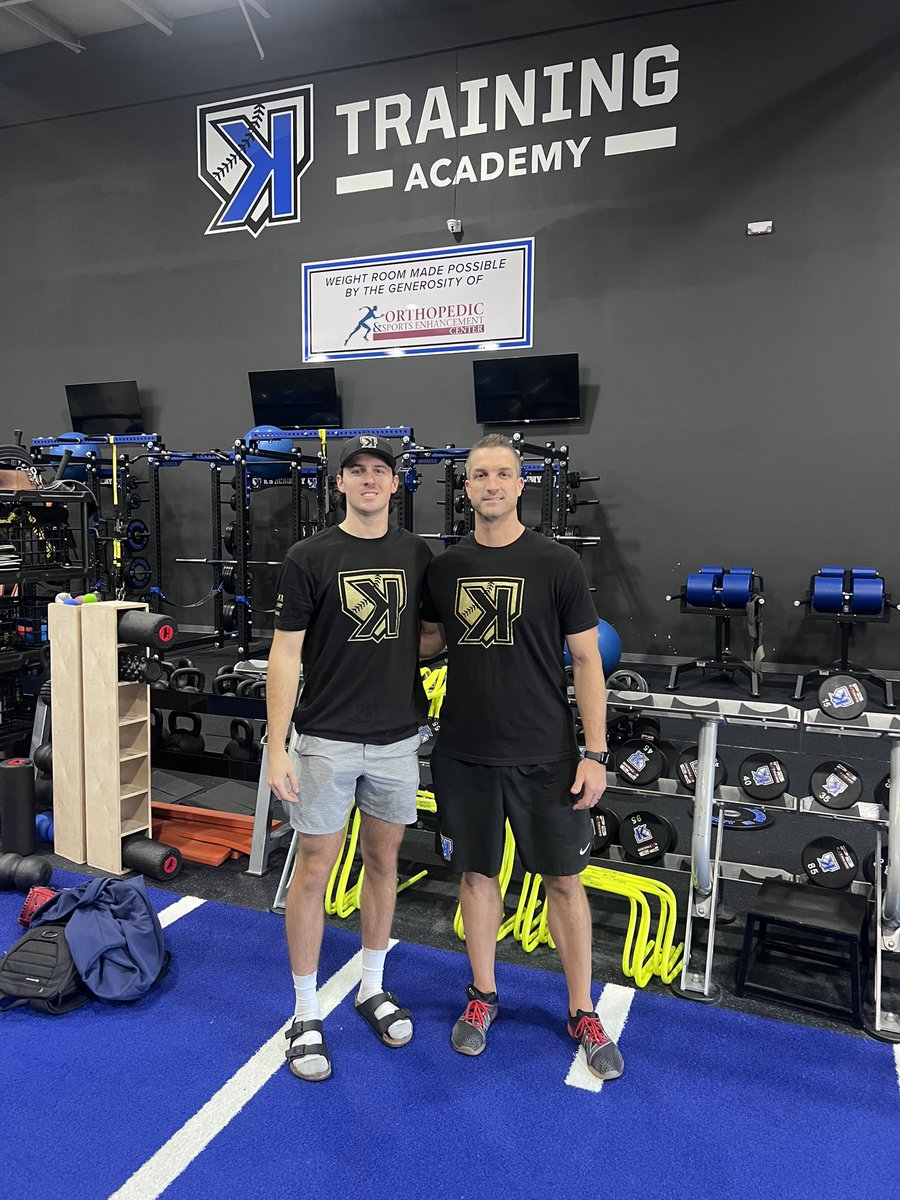 Mariners 2022 4th Rd Ashton Izzi back in the house!

#KsPro <a href="/AJIzzi14/">Ashton Izzi</a> stopping by the old stomping grounds after finishing up a stellar Low A season where he led the Cal League in ERA. 

Mr Izzi came to us his Sr year of HS looking to refine his breaking ball. Went all in...