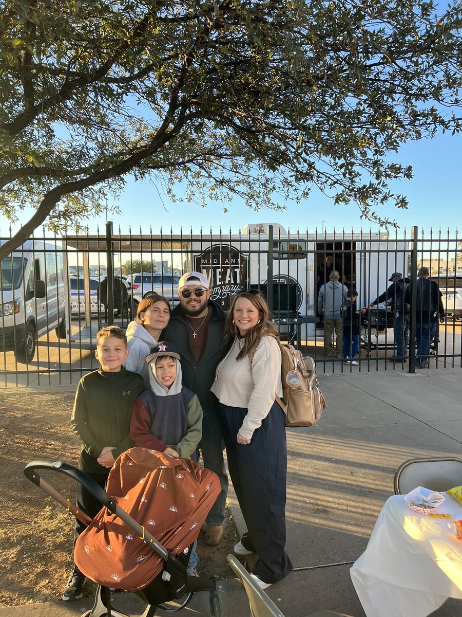 FranksElem's tweet photo. 🏈💚Cadet Tailgate 2024 was a Success!! 💚🏈

Thank you to our Family Liaison for organizing this for our Families!

Thank you Midland Meat Company for supplying the Delicious Food!! 

THANK YOU to our Male Role Models for showing up whenever you can for our Cadets!! #madeinmisd https://t.co/h0jot1u81P