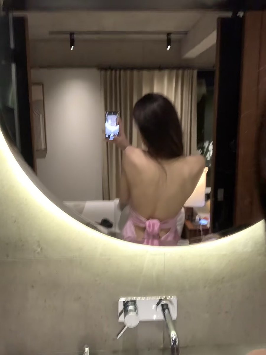 tt9995550's tweet photo. 谁帮我系一下绳子吖 #反差 #女菩萨 https://t.co/u9SF17GZtQ
