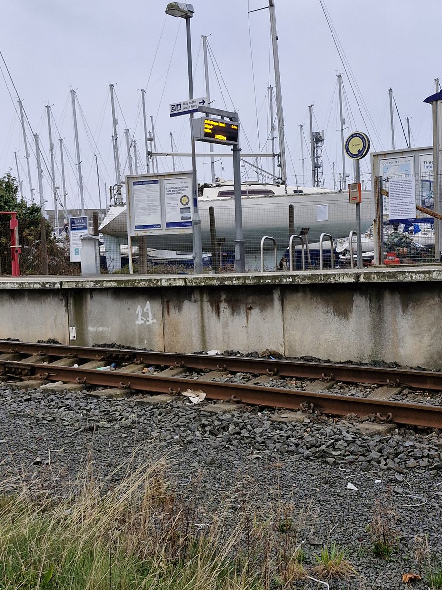 joined up transport...train from Ardrossan leaves 10 mins before ferry arrives.... next train in an hour @scotrail <a href="/CalMacFerries/">CalMac Ferries</a>  <a href="/scotgov/">Scottish Government</a>