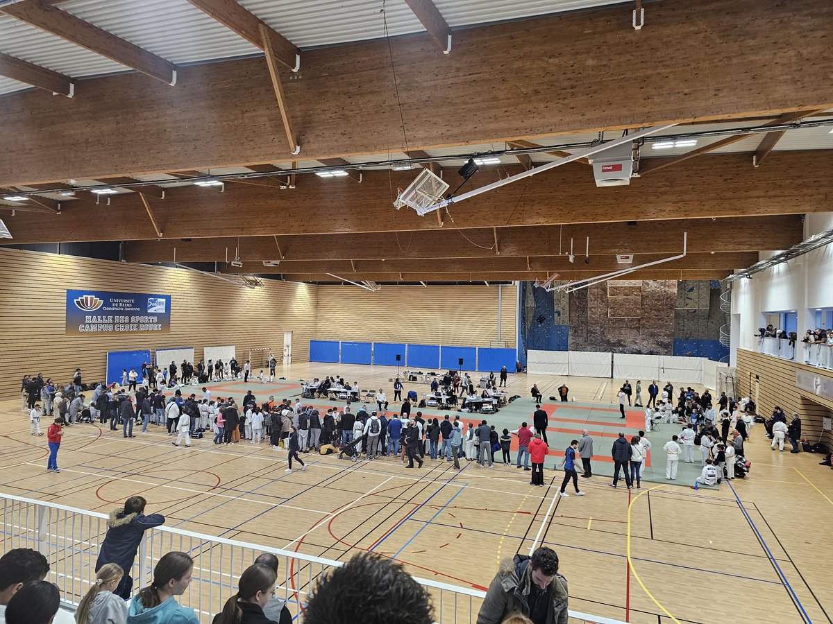BlanchardRaphaL's tweet photo. Pause méridienne à la Halle universitaire avec le Judo Club Orgeval, Benoît Forthoffer, toute son équipe et les passionnés de Judo marnais. De bons moments et toujours de nombreux échanges sur les projets du club. https://t.co/IN2tNQxdrf