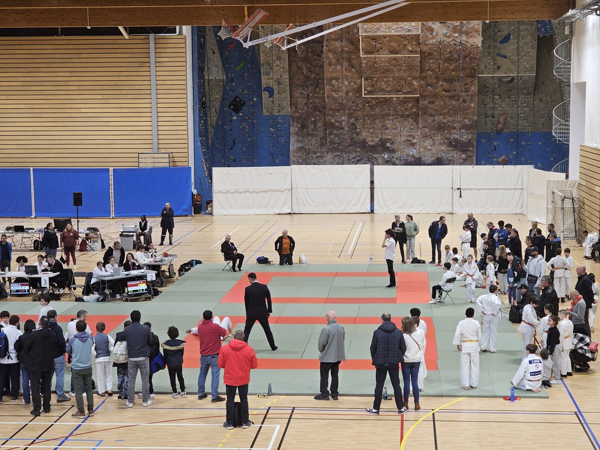 Pause méridienne à la Halle universitaire avec le Judo Club Orgeval, Benoît Forthoffer, toute son équipe et les passionnés de Judo marnais. De bons moments et toujours de nombreux échanges sur les projets du club.