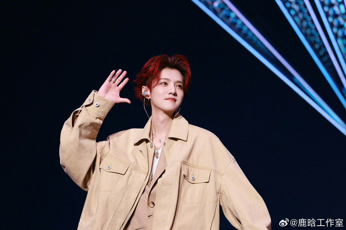 luking0420's tweet photo. #LuHan LH #鹿晗

[NEWS] 241109 LuHan Studio’s Weibo update:

Singer Lu Han’s romantic radio wave has been sent. Have you received it? Tonight, follow the rhythm of《往往 Frend》and《fill me in love》to travel to the romantic universe together~💛💛💛

1️⃣

Cr. 鹿晗工作室
Link: https://t.co/PK5sGX22GU